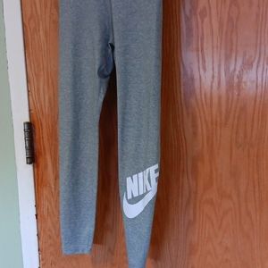 NWOT NIKE LEGGINGS